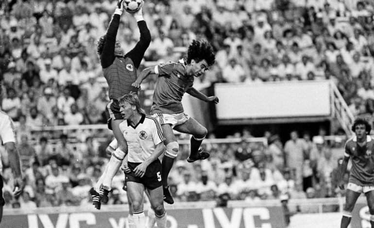 Fußballgeschichte: Von schwarzen Jahren zu gemeinsamen Nächten 