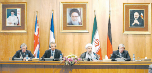 Hassan Rohani et les ministres des Affaires étrangères allemand, français et britannique après l’adoption de la déclaration de Téhéran