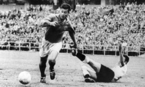 Bei der WM 1958 stellte Just Fontaine mit 13 Toren einen Rekord auf (Copyright: Wikimedia Commons)