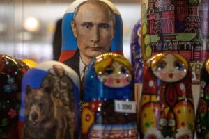 Portrait de Vladimir Poutine dans une boutique de souvenirs du centre de Moscou
