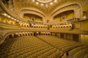 Großer Saal im Stil der Belle Epoque