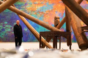 Der chinesische Künstler Ai Weiwei im Jahr 2022. Für eine Ausstellung im Design Museum in London schuf er seine Interpretation von Monets „Seerosen“ aus 650.000 LEGO-Steinen