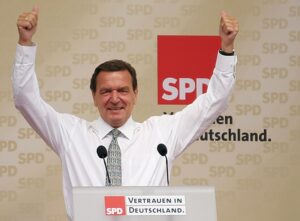Gerhard Schröder : son « Agenda 2010 » reste l’exemple de réformes assumées malgré leur coût politique (Copyright : Wikimedia Commons)