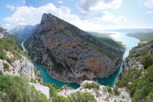 Die Verdonschlucht zählt zu den bekanntesten Landschaften der Provence. Britta Ernst veröffentlichte nach dem Sommerurlaub 2023 Fotos aus dieser Region. Den genauen Aufenthaltsort des Ehepaars Scholz gab das Bundeskanzleramt aus Sicherheitsgründen nicht bekannt (Copyright: Wikimedia Commons)