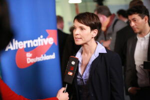 Frauke Petry führte die AfD von 2015 bis 2017. In diese Zeit fällt die zunehmende Radikalisierung der ursprünglich europakritisch geprägten Partei (Copyright: Alamy)