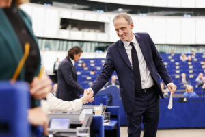 Raphaël Glucksmann bei der Rede zur Lage der Union im Europaparlament. Der Sozialdemokrat gilt als einer der aussichtsreichen Kandidaten der französischen Mitte-links für 2027
