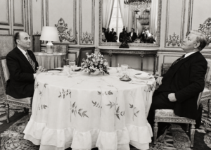 François Mitterrand und Bundeskanzler Helmut Schmidt am 24. Februar 1982. Wenige Monate später wurde Schmidt durch ein konstruktives Misstrauensvotum gestürzt – für Paris begann eine Phase großer Unsicherheit (Copyright: Centre des Archives diplomatiques de La Courneuve)