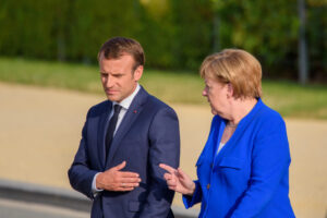 Macron drängte unmittelbar nach seiner Wahl zum französischen Präsidenten 2017 auf weitreichende europäische Reformen. Merkel reagierte zurückhaltend und verpasste damit, so Oliver Keymis, eine historische Chance (Copyright: Depositphotos)